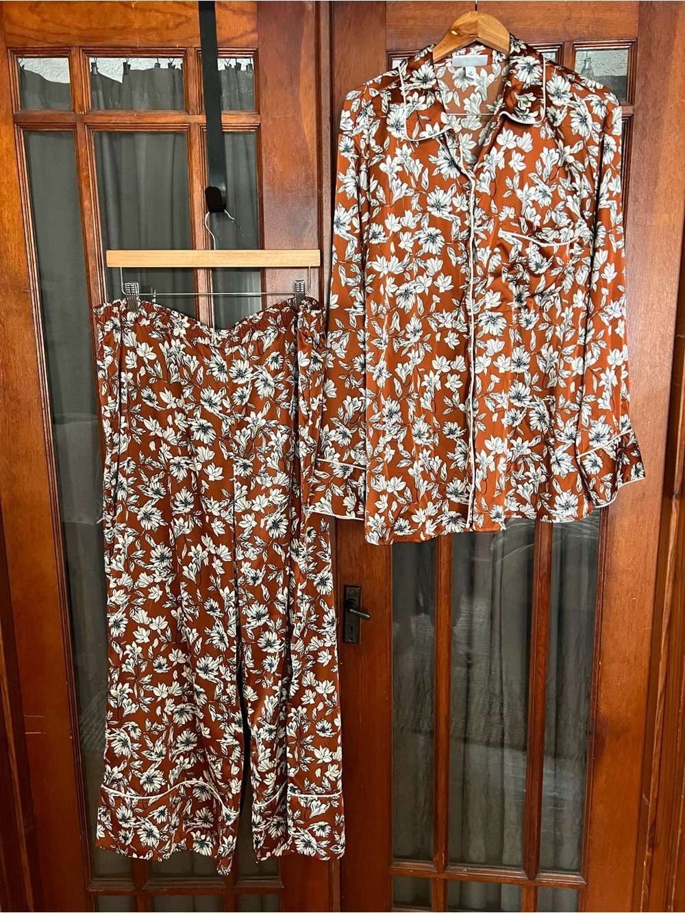 La Ligne Rust Floral Loungewear Pajama Set 2x Top, 1x Bottoms & Pockets
